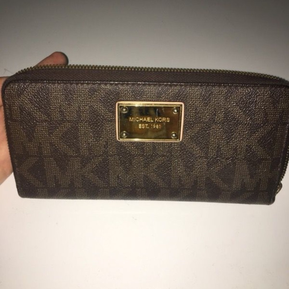 Michael kors wallet